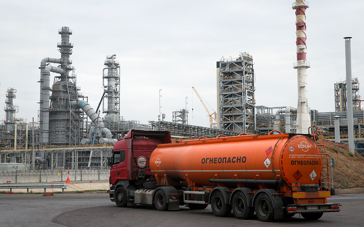 «Коммерсантъ» узнал о возможном сокращении выплат по топливному демпферу