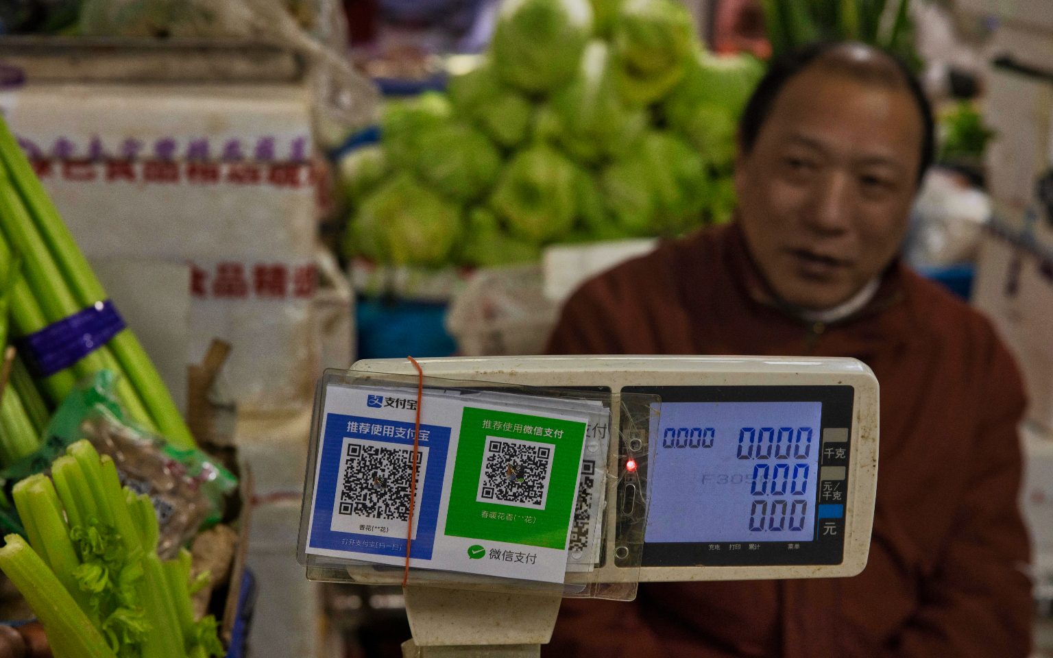 Держателям карт «Мир» станет доступен «китайский» способ оплаты по QR