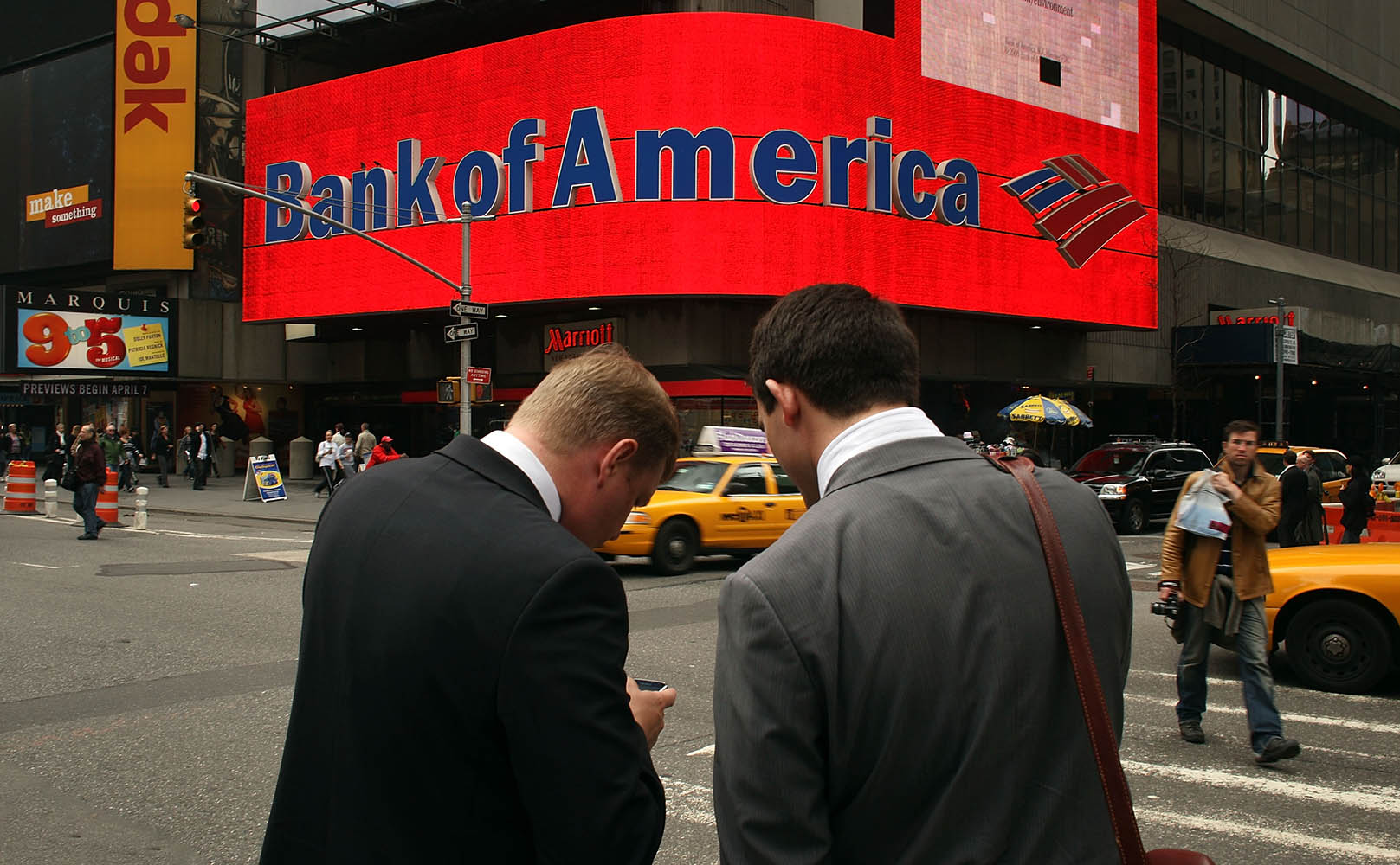 BofA: Инвесторы продолжают вкладывать деньги в высокорисковые бумаги