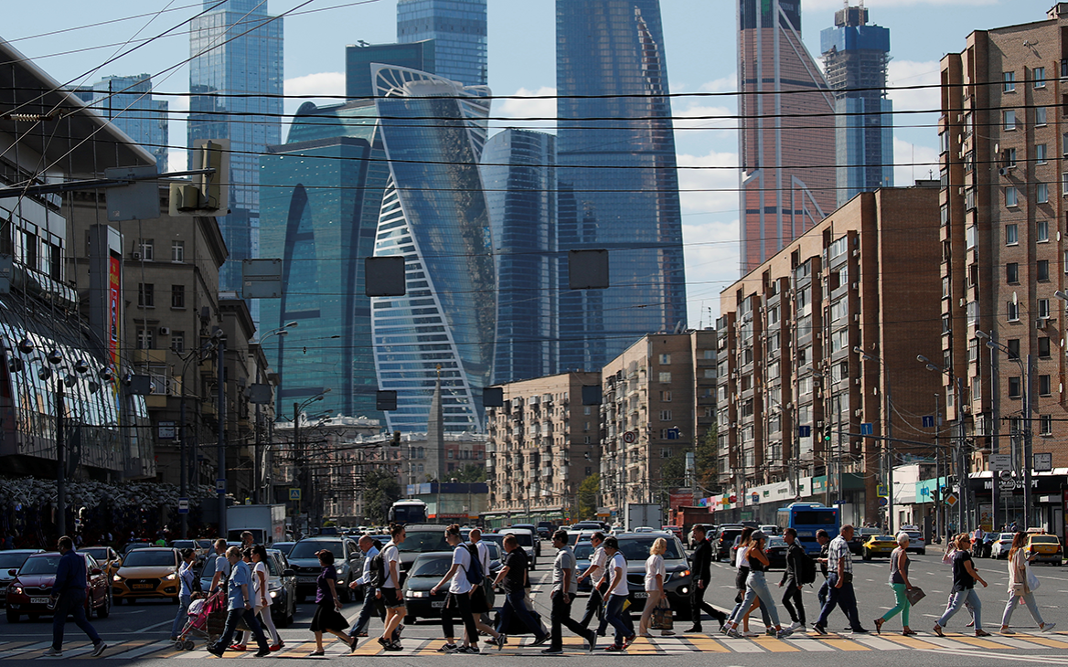 Число профинвесторов резко выросло из-за ограничений на иностранные акции