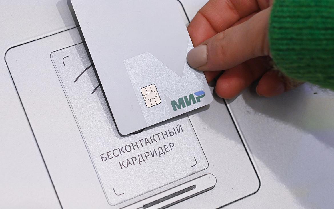 Банки сократили выдачи кредиток россиянам до минимума с кризисного апреля