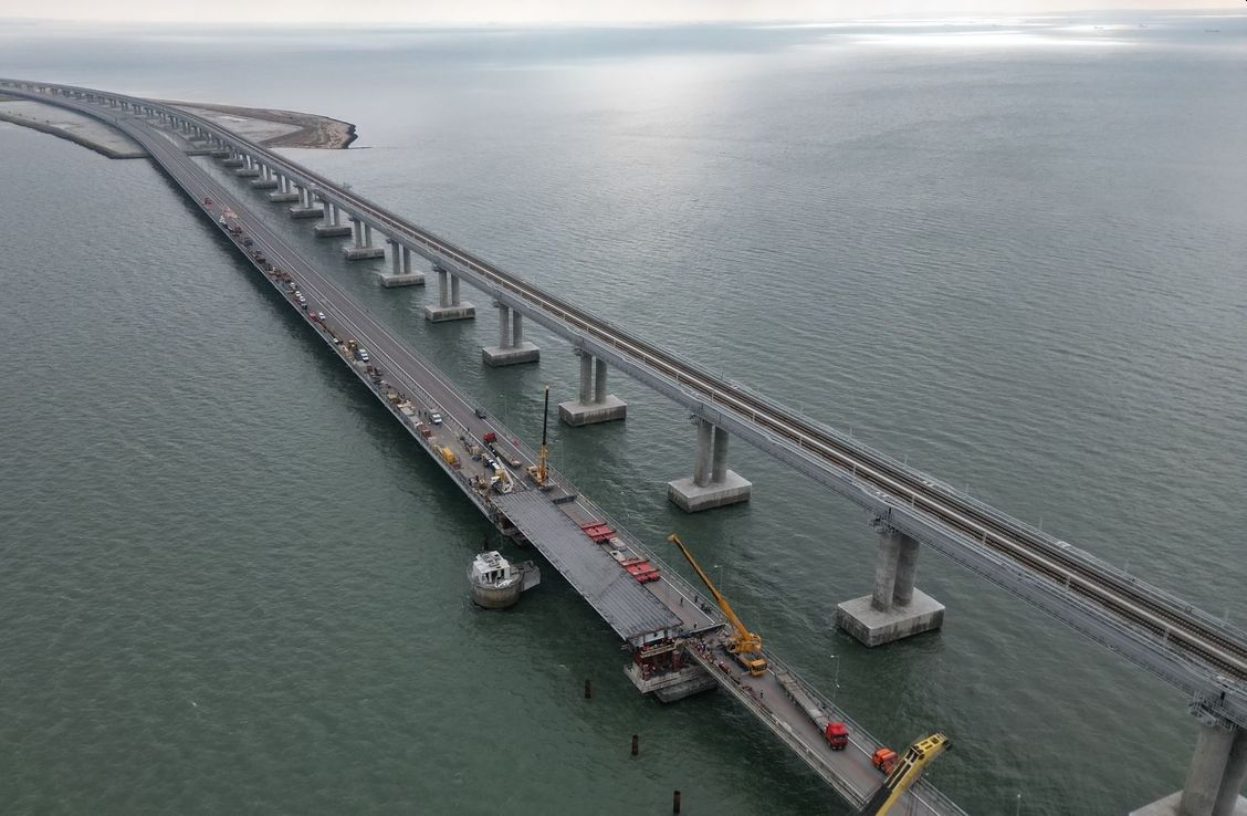 На Крымском мосту установлен первый пролёт