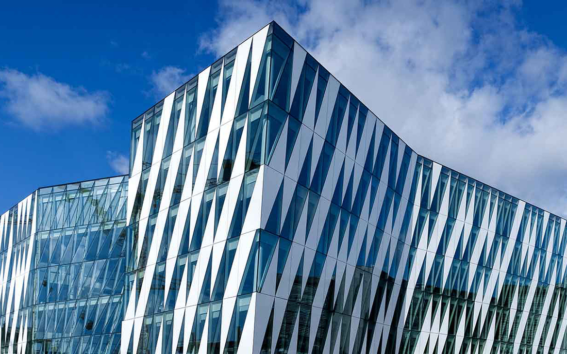 Saxo Bank решил прекратить работу с россиянами