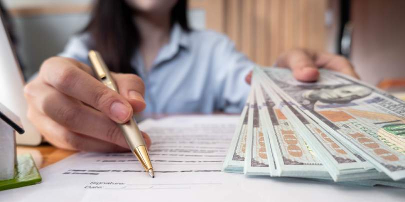 «Атон» введет комиссию за хранение валюты на брокерском счете