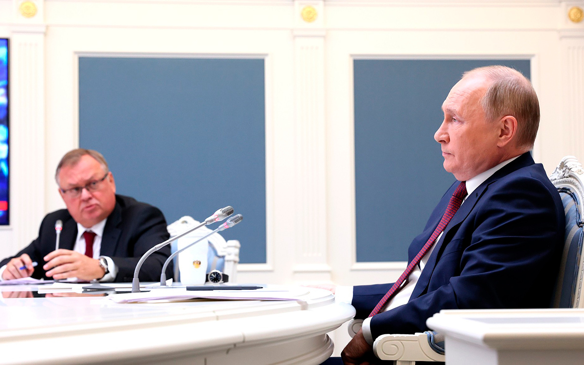 Костин назвал Путину срок начала торговли углеродными единицами