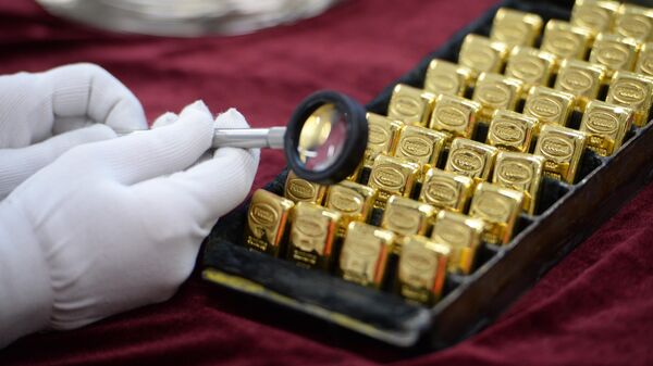 "Безопасное место": эксперт объяснил, почему россияне скупают драгметалл