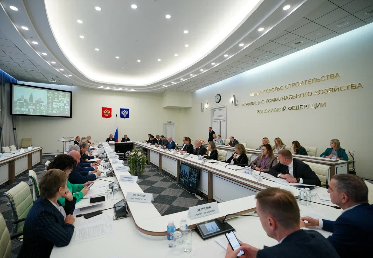 Общественников Минстроя стало больше