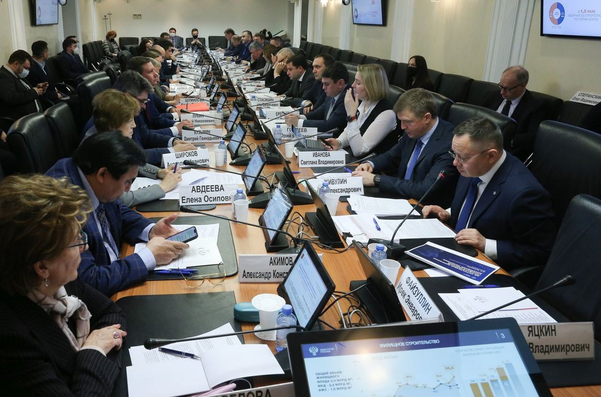 Глава Минстроя рассказал сенаторам о государственной жилищной политике