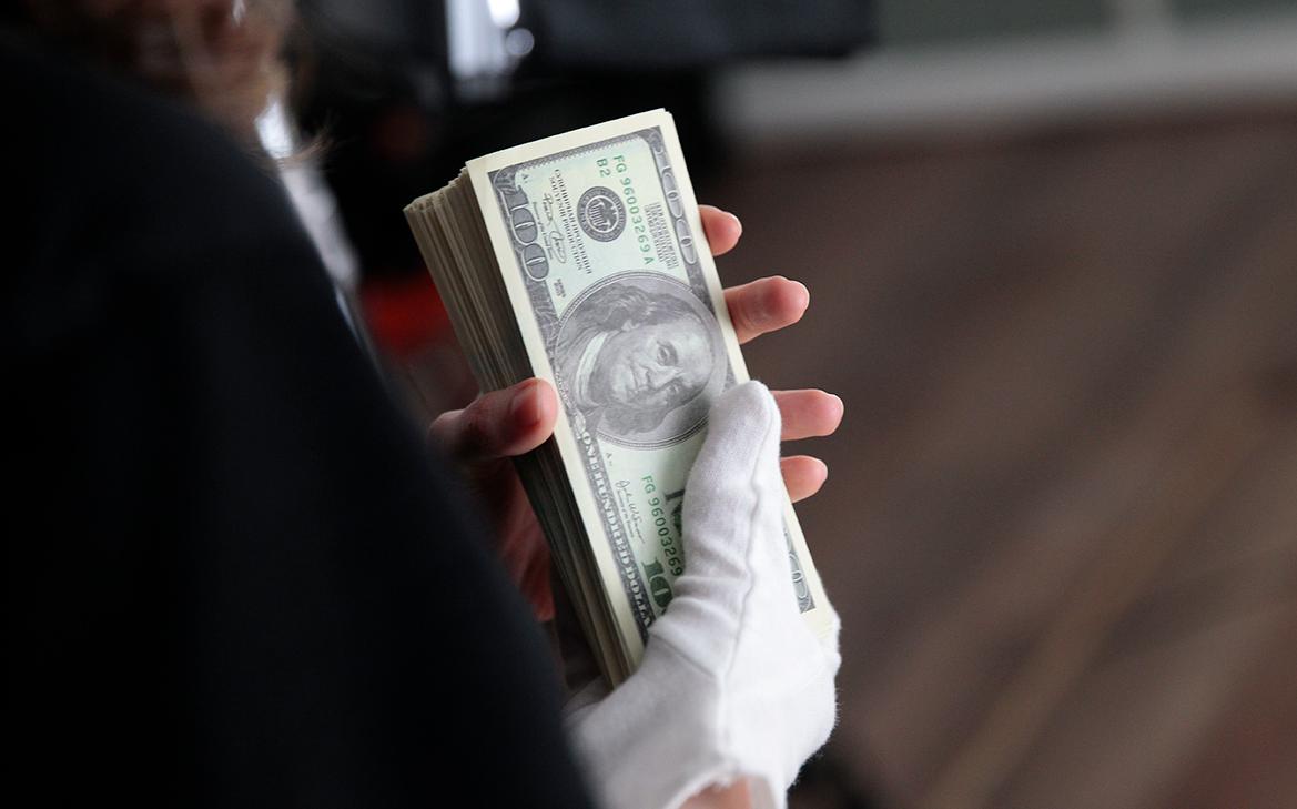 «Коммерсантъ» узнал о зависших выплатах по евробондам Минска на $500 млн