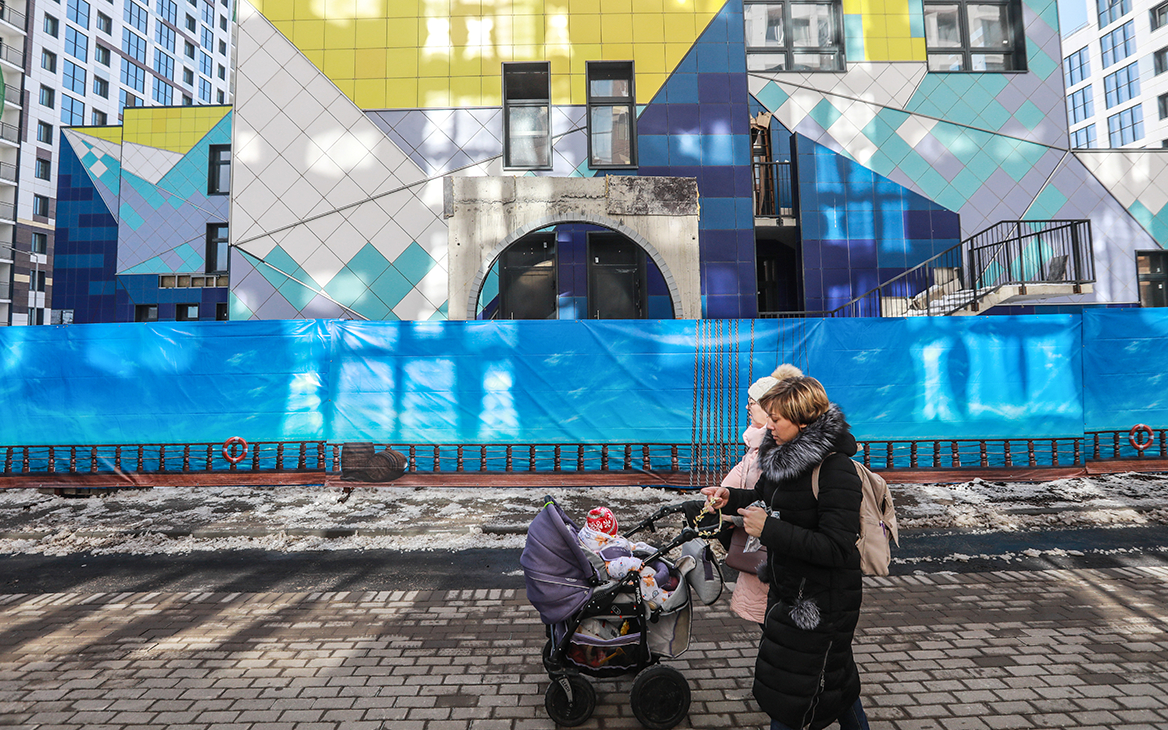 «Сбер» и ВТБ получили больше 80% от нового лимита на семейную ипотеку