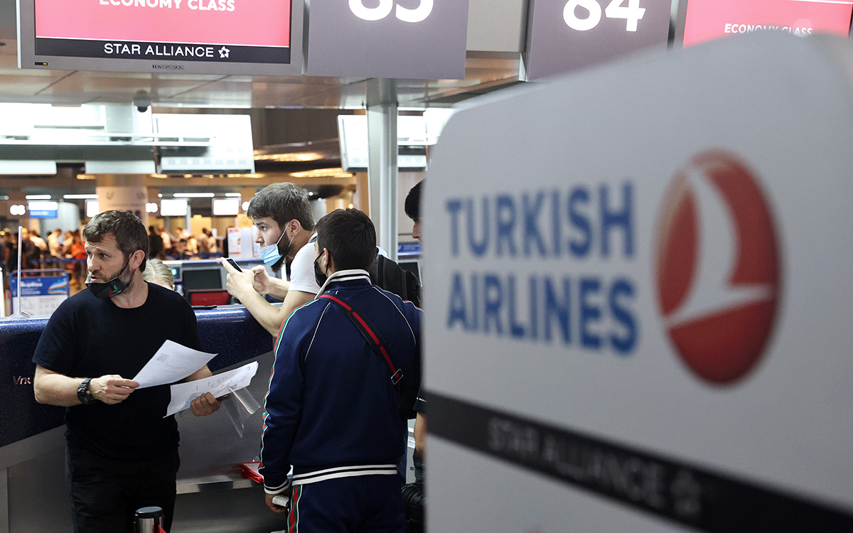 Turkish airlines карта мир. Очереди в Туркиш Эйрлайнс. Будущее банковских карт. Турецкие авиалинии. Очередь в турецкие авиалинии.