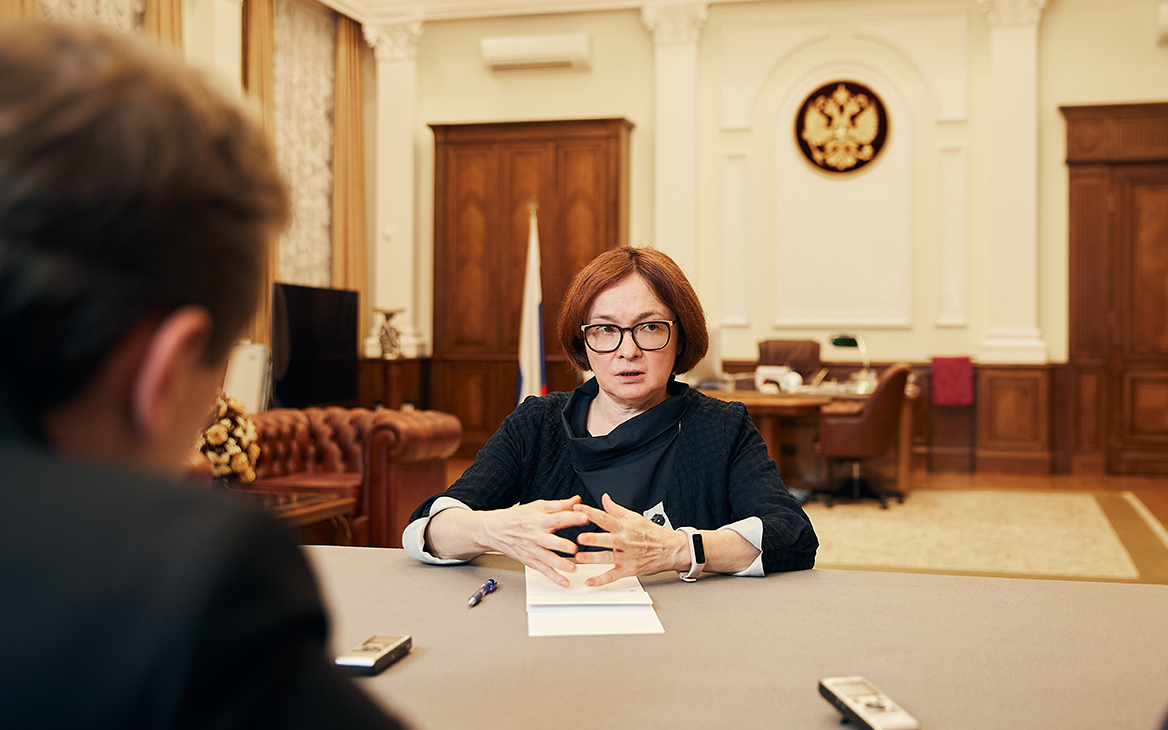 ЦБ анонсировал ввод ограничений на выдачу кредитов при первой возможности