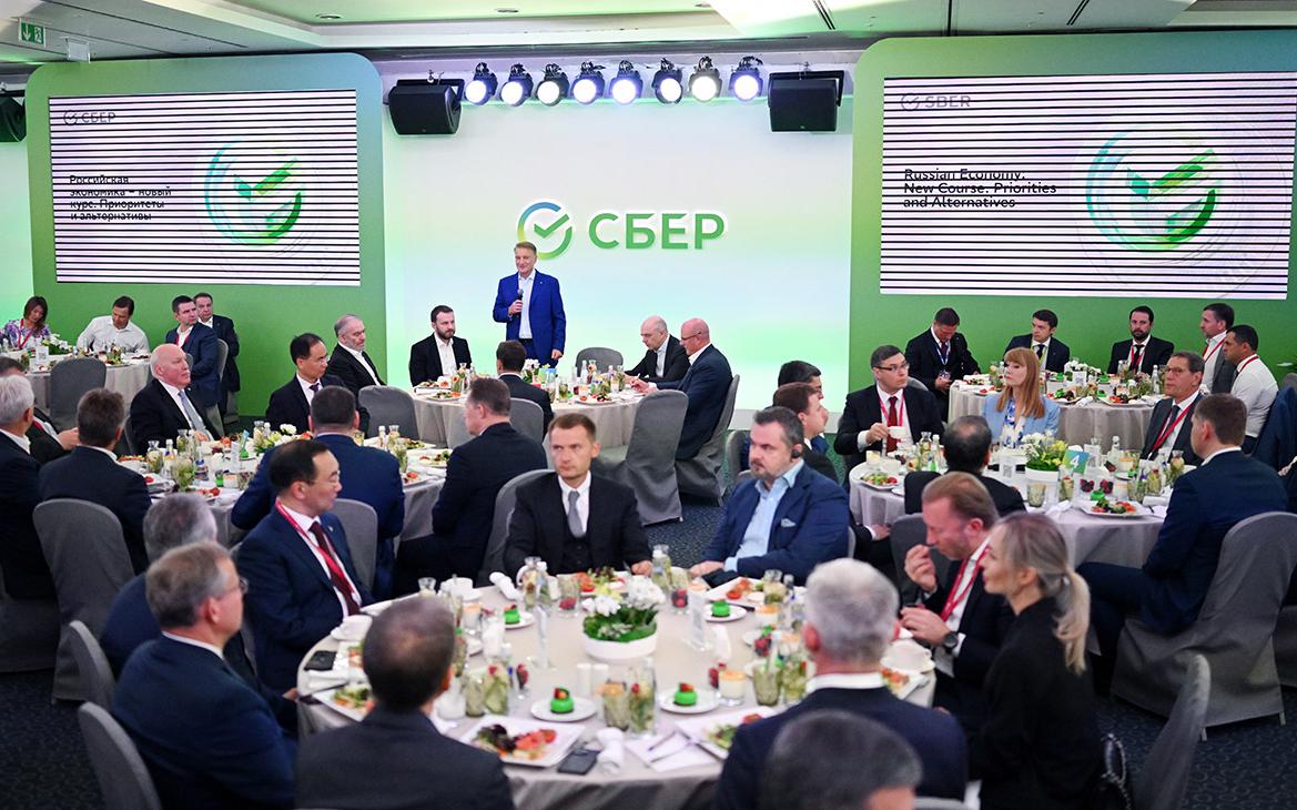 «Мы приняли кучу неэффективных решений». Главное с завтрака «Сбера»