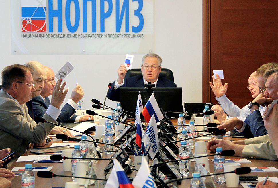 Совет НОПРИЗ наградил сотрудников аппарата и наметил план соучастия в отраслевых мероприятиях