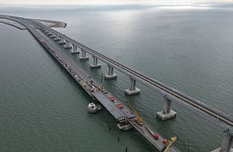 На Крымском мосту установлен первый пролёт