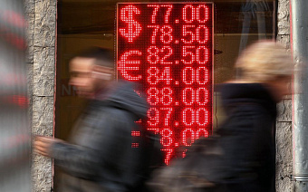 Россияне нарастили покупки валюты перед ослаблением рубля