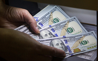 ЦБ проверит введение банками комиссий на обслуживание валютных счетов