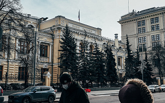 ЦБ на фоне обвала рубля прекратил закупку валюты на рынке для Минфина