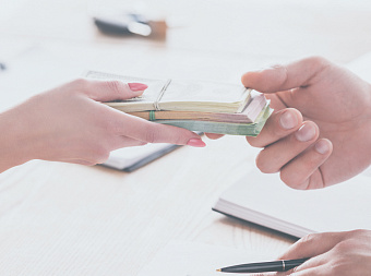 Должны ли включаться в стоимость кредита любые платные услуги?  