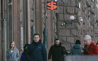 «Сбер» выявил всплеск конвертации вкладов в валюте из-за ослабления рубля